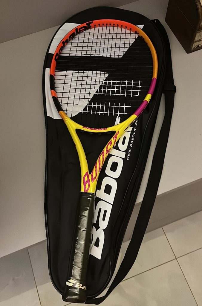 Raquete-de-Tenis-Babolat-Aero-Boost-Rafa-676x1024 Review: Raquete de Tênis Babolat Aero Boost Rafa – Potência e Controle para Jogadores Intermediários