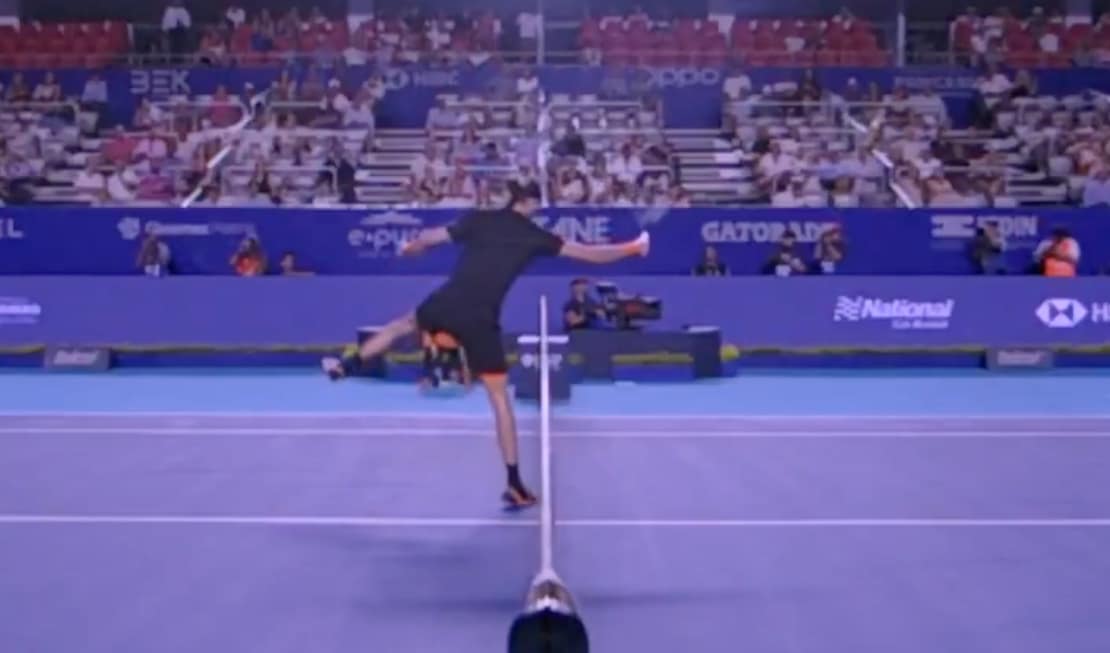 Zverev faz ponto incrível e vence Moutet na estreia em Acapulco