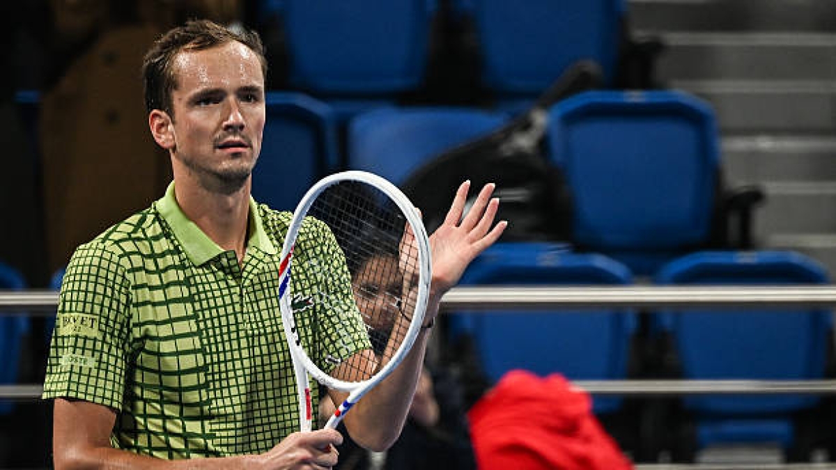 Medvedev vence fácil em Dubai e enfrenta Wawrinka nas oitavas